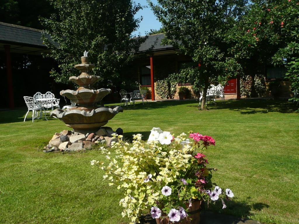Cottage Guest House ヒースロー エクステリア 写真