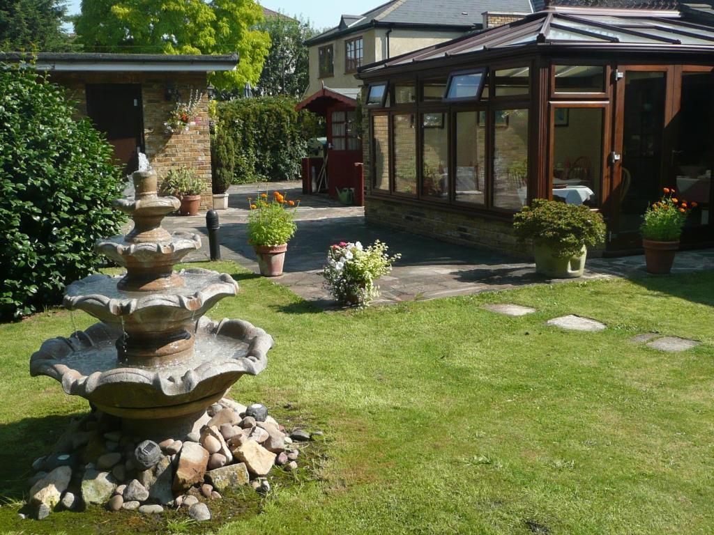 Cottage Guest House ヒースロー エクステリア 写真